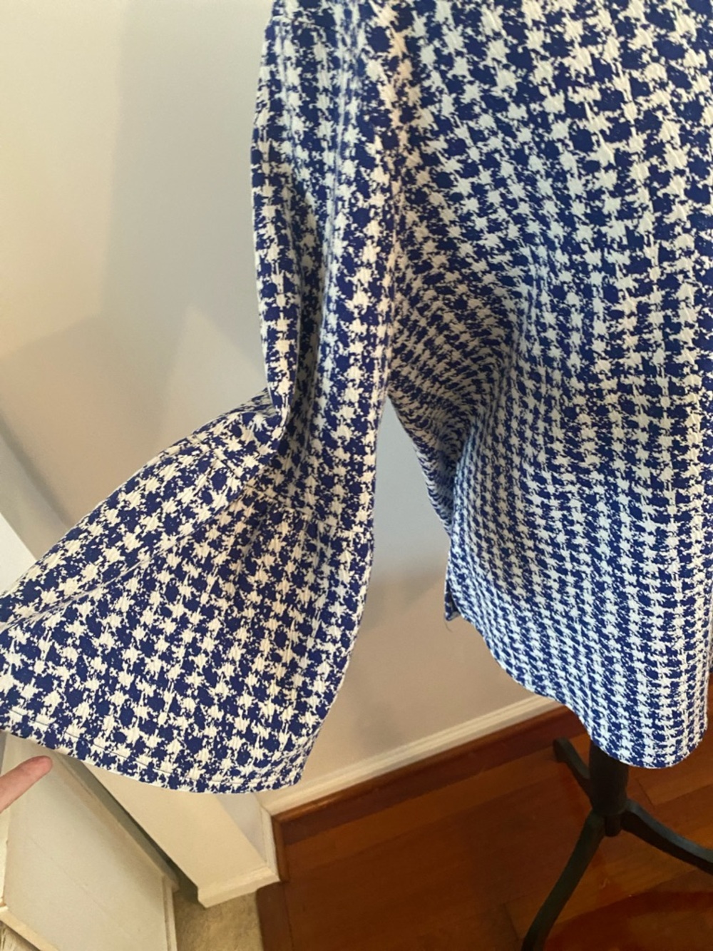 Tyler Boe XL bell sleeve top blue and white - Picture 2 of 6